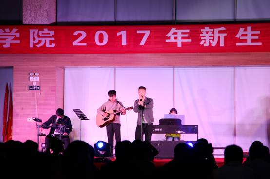 电声乐团表演.jpg